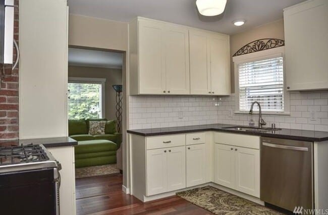 Photo - 4823 40th Ave SW