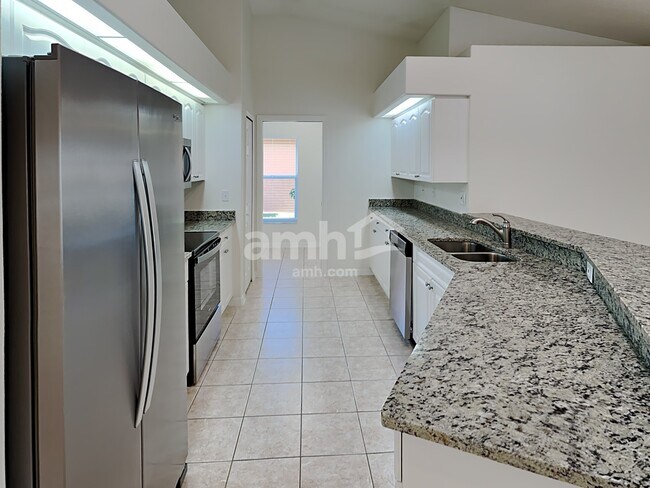 Photo - 5807 28th St E