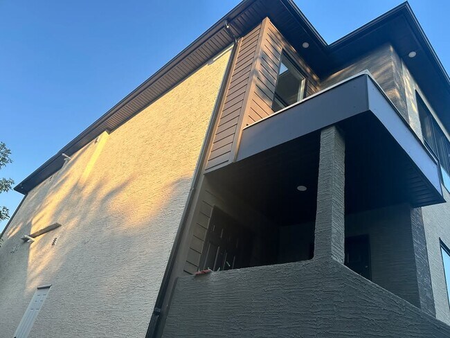 98 Bristol Ave Unit 2