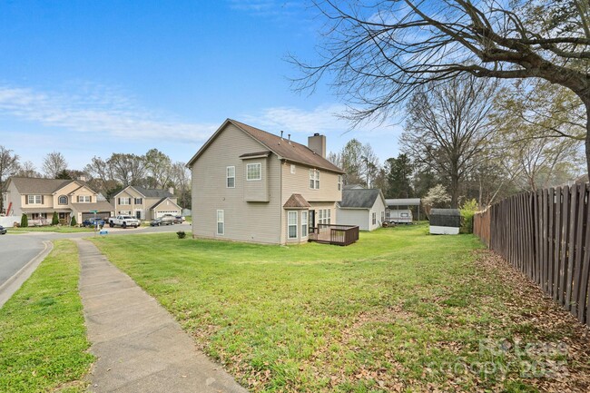 Photo - 7402 Shiras Ct House