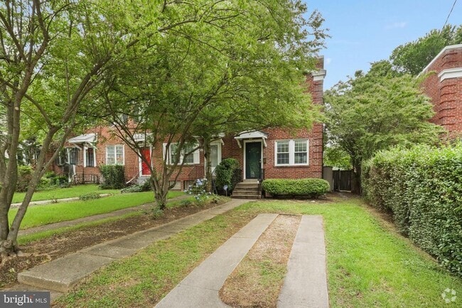Building Photo - 426 E Nelson Ave Rental