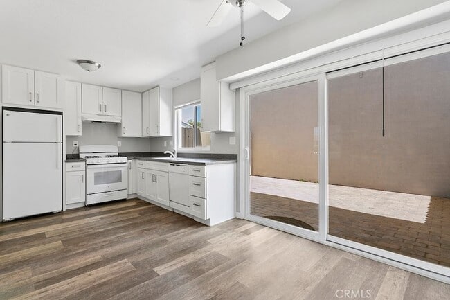 Photo - 33542 Street of the Blue Lantern