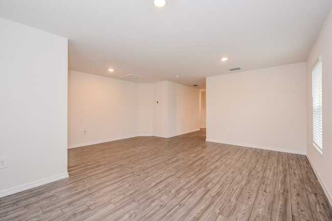 Photo - 166 Blackstone Dr