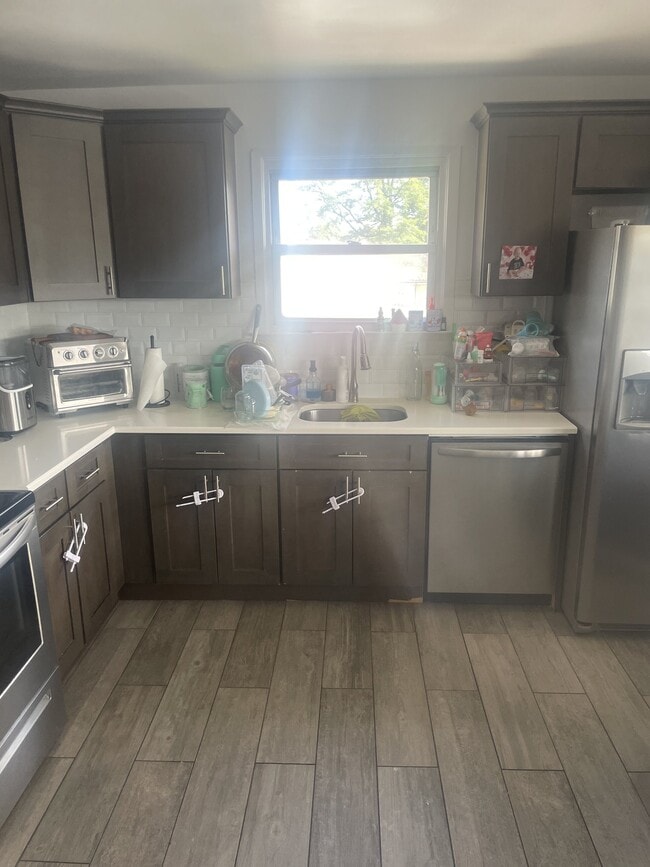 160 Truman Ave Unit 3