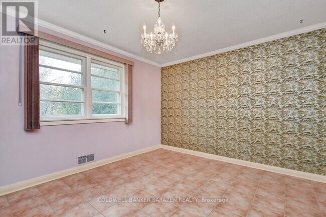 Photo - 5495 R. Bank Street