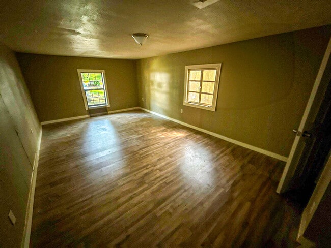 Photo - 757 Woodbury Rd