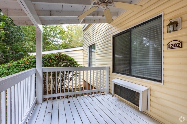 1BR, 1BA - 576SF - Patio