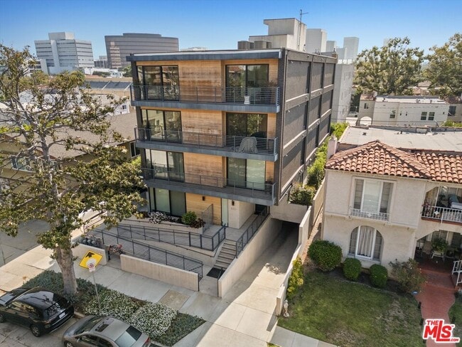 Building Photo - 820 S Sherbourne Dr Unit 401 Rental