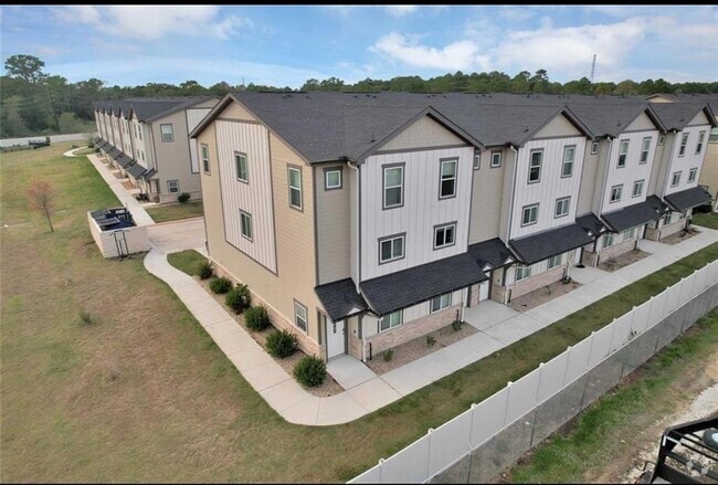 Building Photo - 12603 Telge Rd Unit 23E Rental