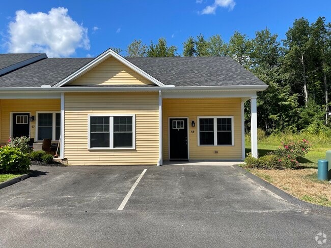 Building Photo - 37 Hunters Ln Rental