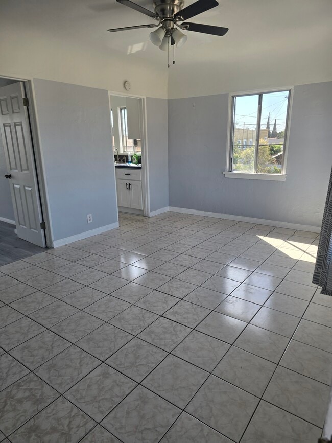 Living room - 6230 Newell St Unit B