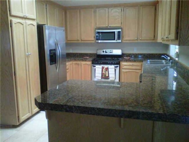 Photo - 1275 Florence St