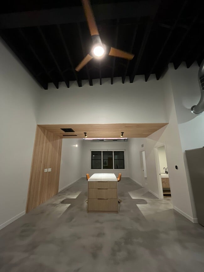 Building Photo - 77 W 3rd St Unit 202 Rental