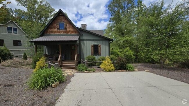 Building Photo - Modern 3BR/2BA Home in Prestigious Neighbo...