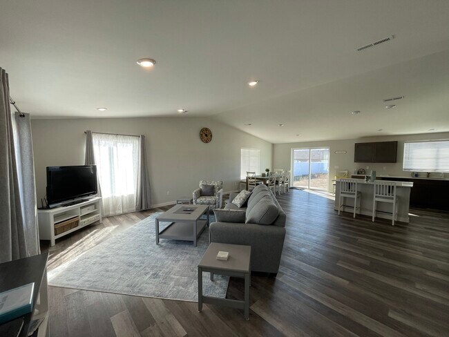 Photo - 170 Manzanita Dr