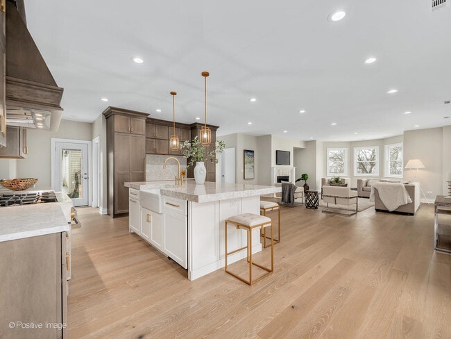 Photo - 608 W 55th St