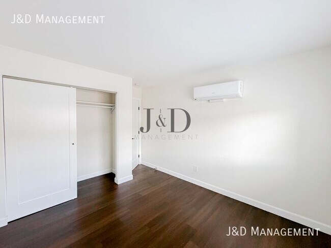 Photo - 725 E 22nd St