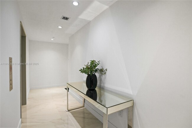 Photo - 700 NE 24th St Unit 3905