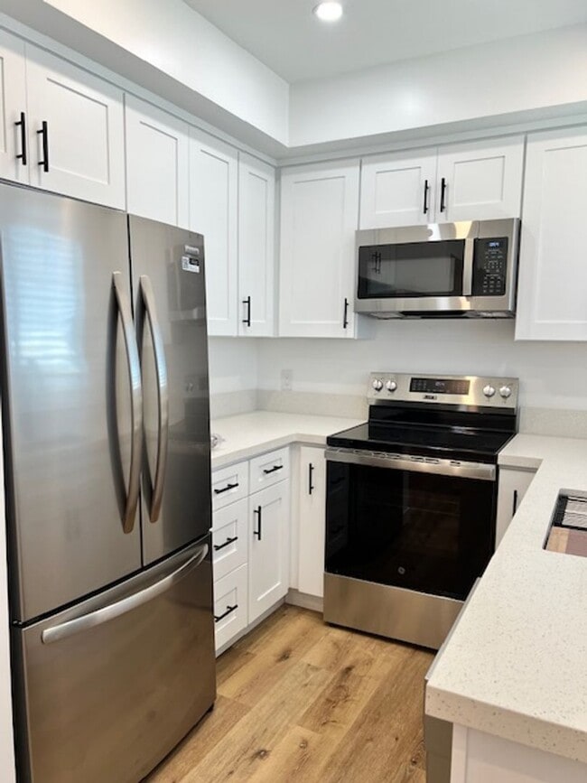 Photo - 140 W Hyde Park Blvd Unit 140 3/4
