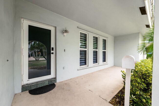 Photo - 1571 SW 13th Dr
