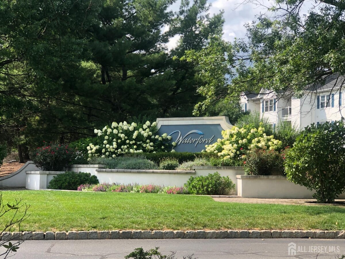 Photo - 827 Waterford Dr