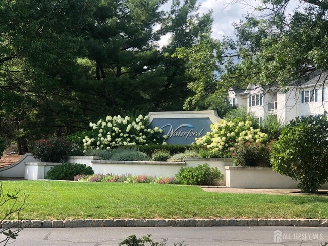Building Photo - 827 Waterford Dr