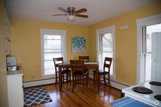 Building Photo - 3 Bond St Unit Victorian 2 Bdrm Rental