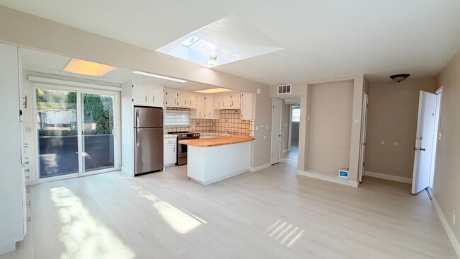 Photo - 14723 Martell Ave Unit 14723 Martell Ave  B