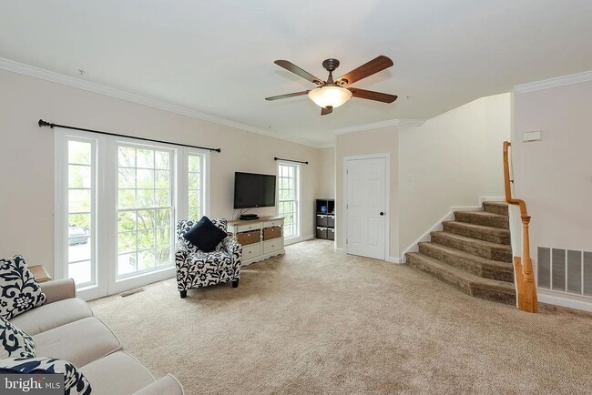 Photo - 10655 Hillingdon Rd