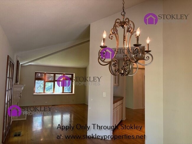 Photo - 270 Live Oak Dr