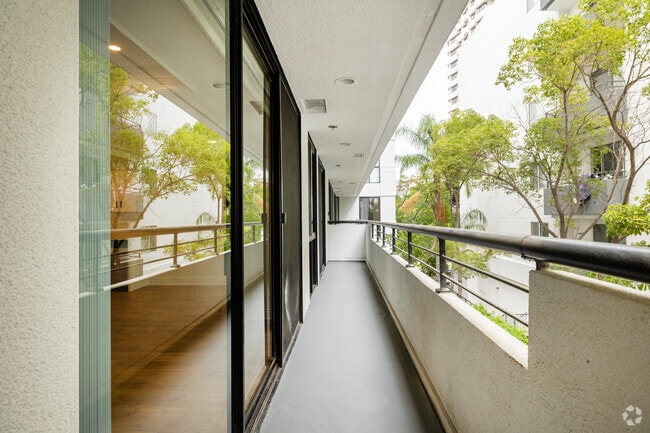 Balcony - The Argon Wilshire
