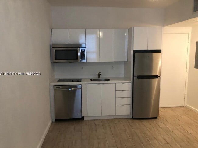 Building Photo - 1611 Meridian Ave Unit 307