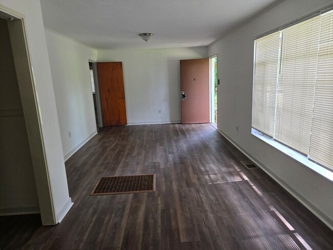 Building Photo - 2826 Oak Forest Dr