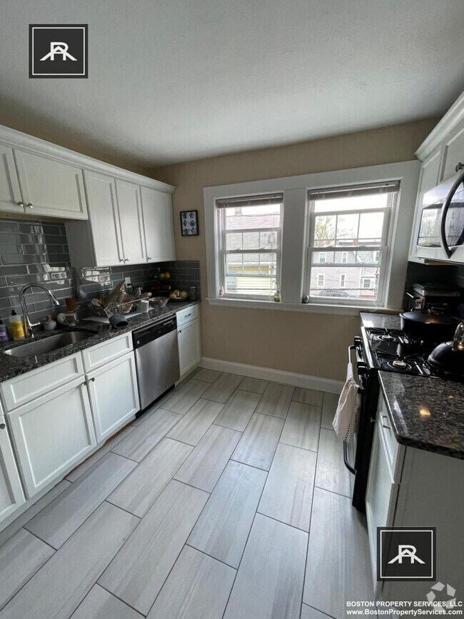 Building Photo - 2 bedroom in Boston MA 02108 Unit 5 Rental
