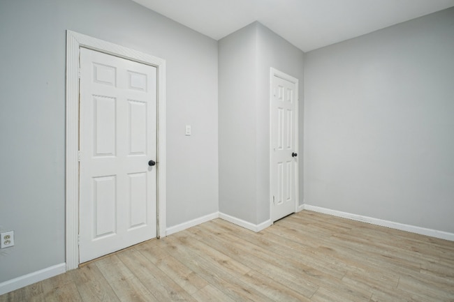 296 Dixon Ave