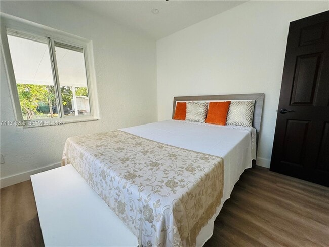 Photo - 3052 SW 6th St