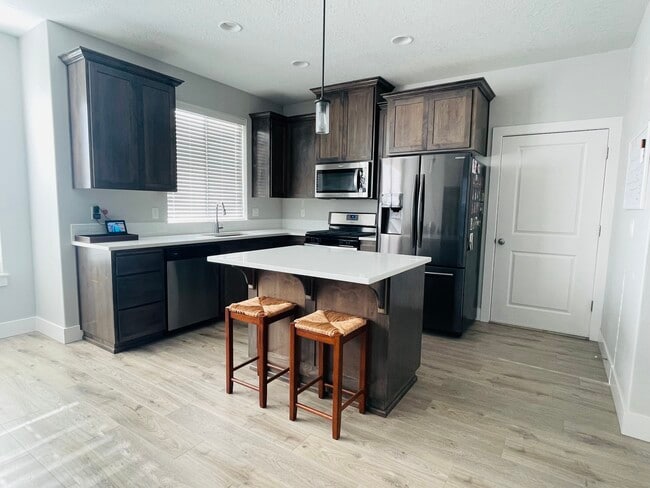 Photo - 5675 Boundary Dr S