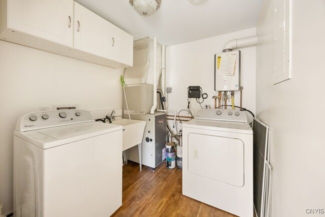 Building Photo - 8839 English Rd