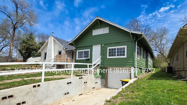 Building Photo - 4 Bedroom 1 bath