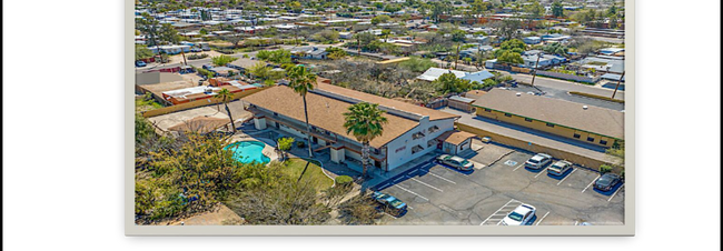 Building Photo - 3052 N Alvernon Way Rental