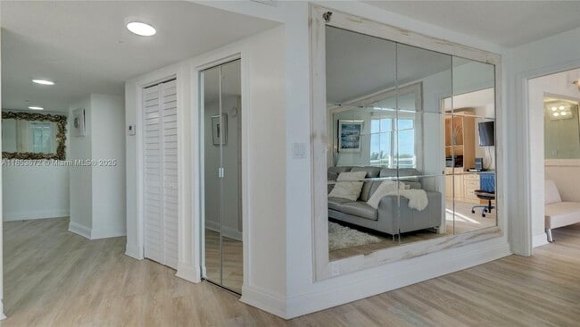Photo - 2401 Collins Ave Unit 909