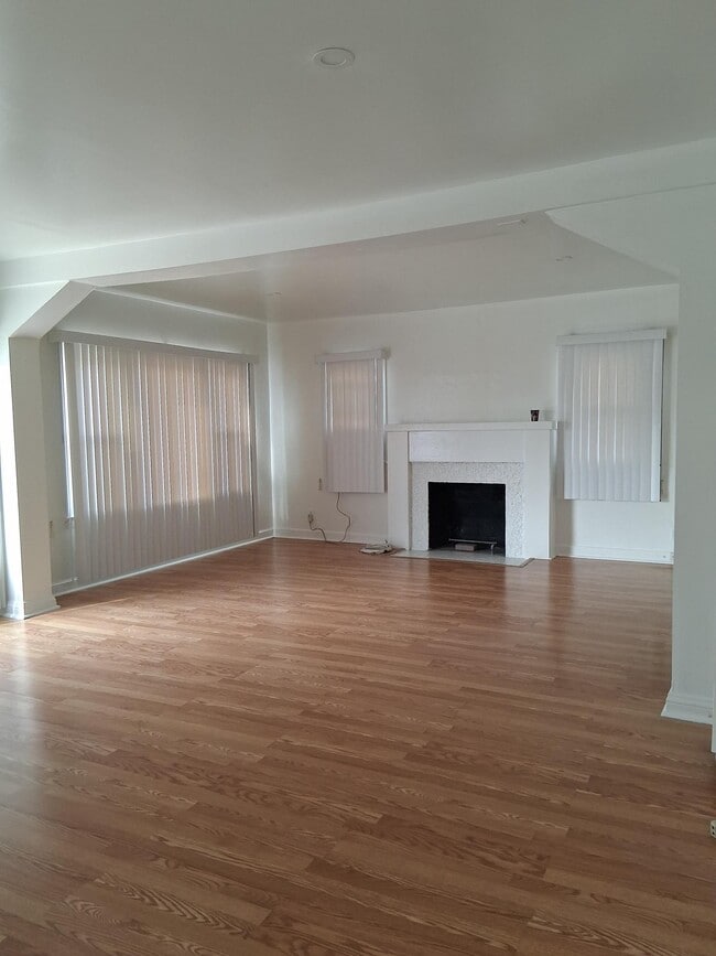 Photo - 503 E Fairview Blvd Unit 1