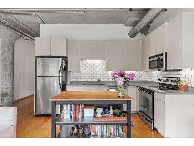 Photo - 748 N 3rd St Unidad 406