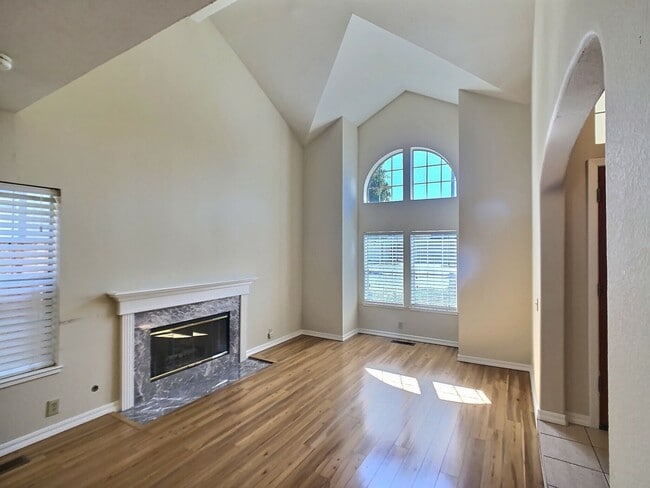 Spacious 4 Bedroom House in Berryessa Area - Spacious 4 Bedroom House in Berryessa Area