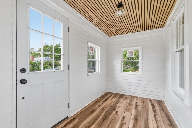 Photo - 2446 Morton St