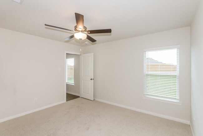 Building Photo - 425 Sunny Highlands Dr