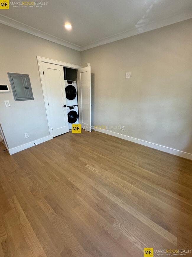 Building Photo - 531 Newbury St Rental