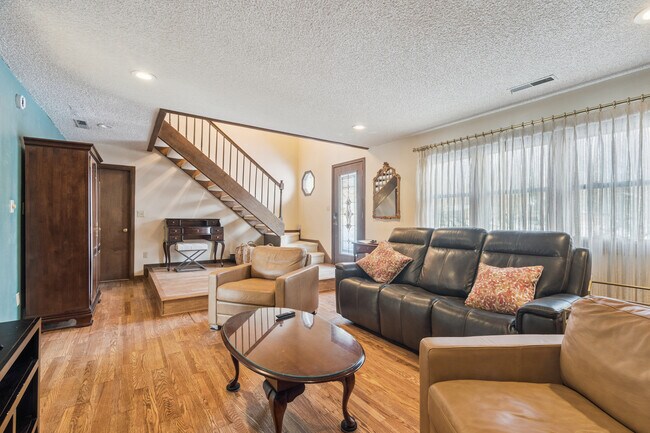 Photo - 1245 Michelle Ct