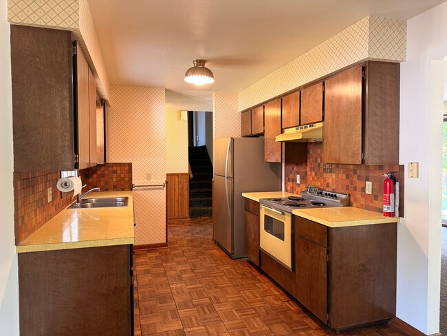 Photo - 1070 E Margaret Ave