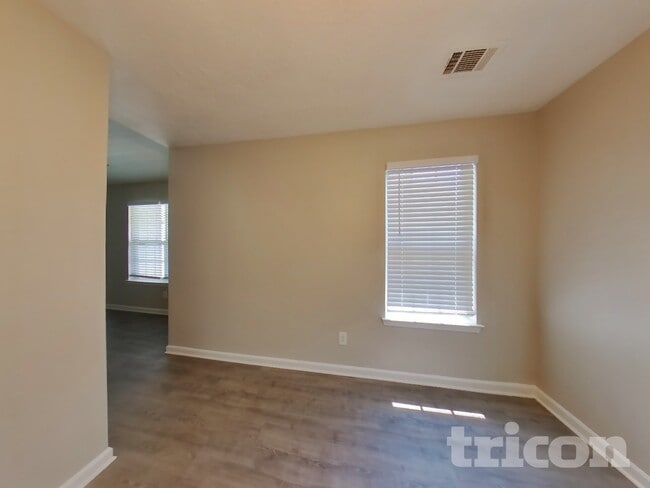 Photo - 2024 Meadow Glen Cir